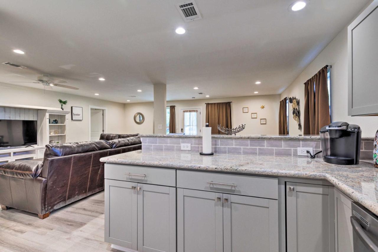 Spacious Gulfport Home With Yard 1 Mi To Beach Екстер'єр фото